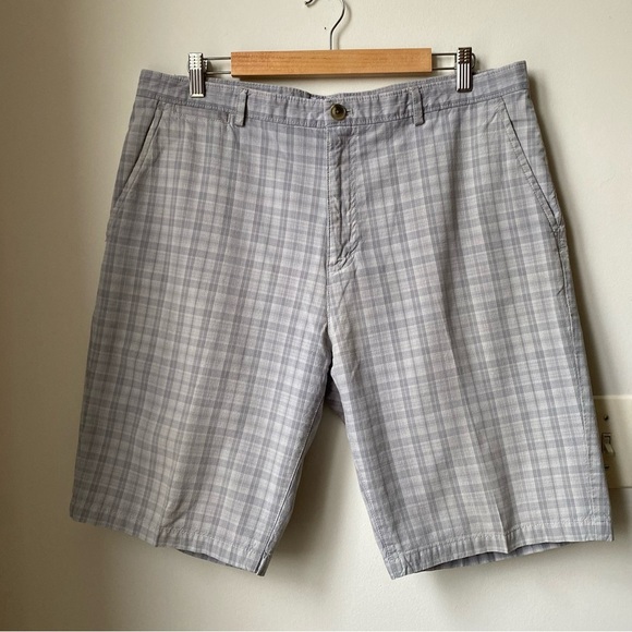 Calvin Klein Light Gray Checkered Golf Men's Shorts - Picture 1 of 6